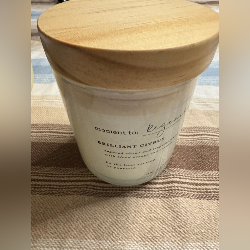 DW Home Brilliant Citrus Candle with Wooden Lid